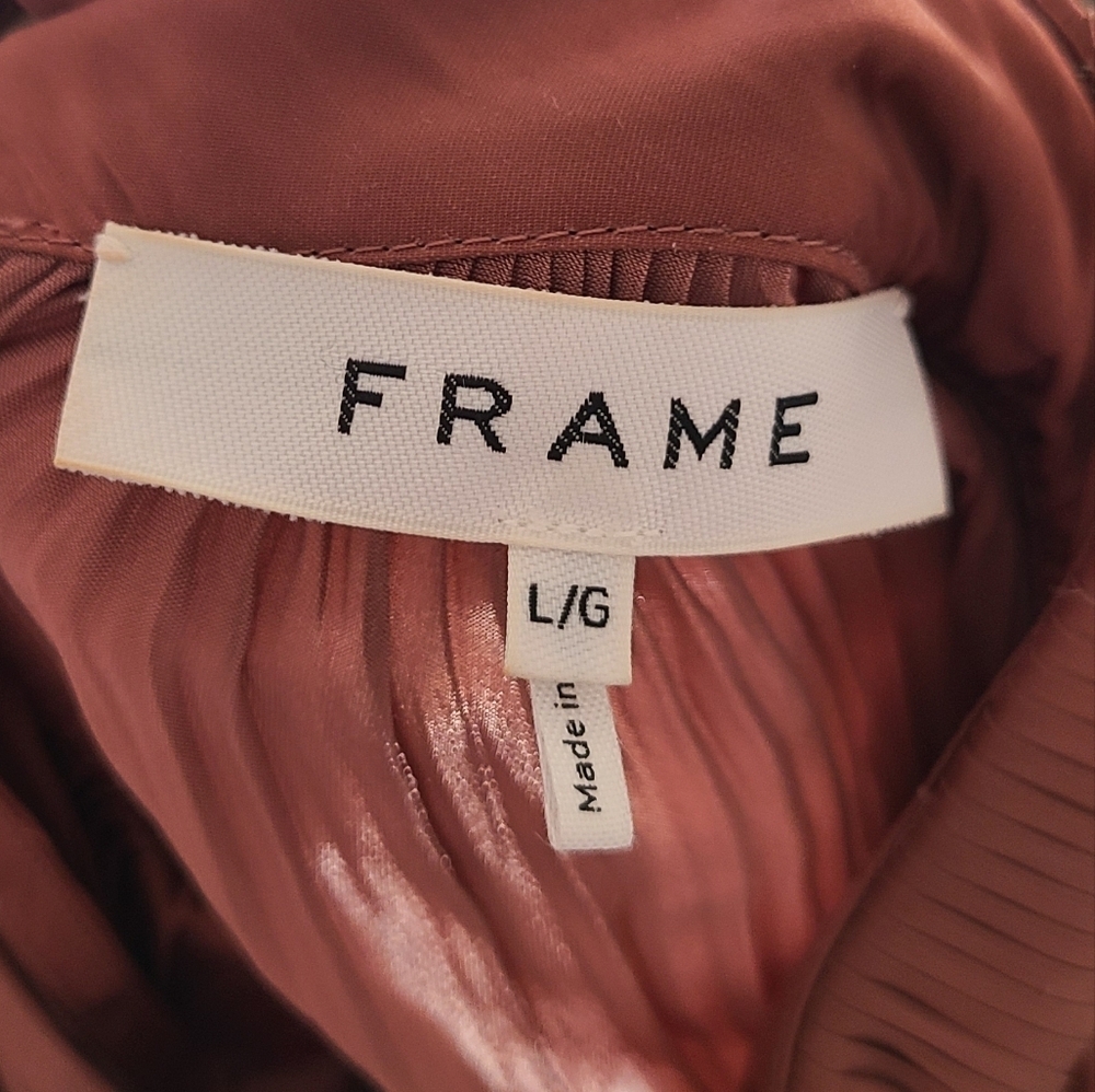 Frame Full Pleated Top - Picture 4 of 10